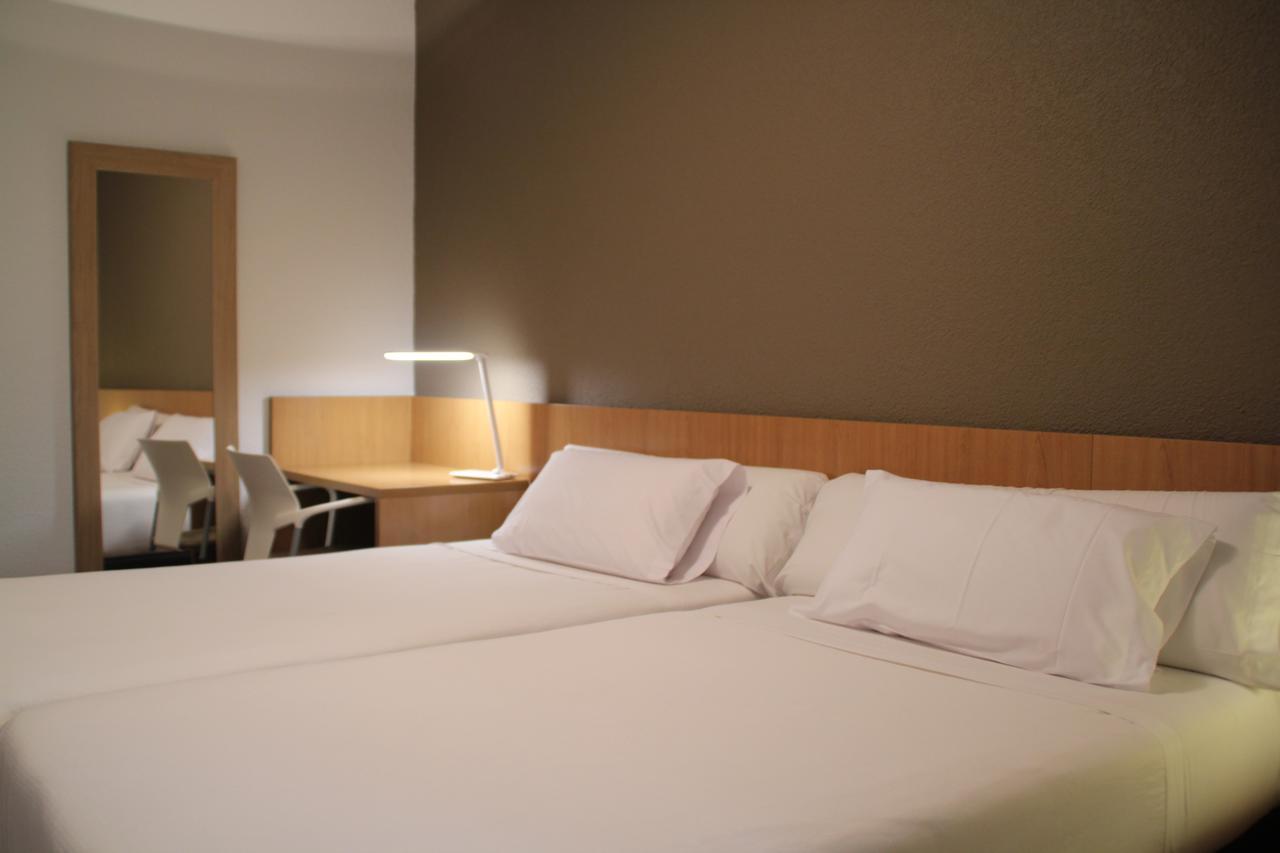 Hostal Abodi ปัมโปลนา ภายนอก รูปภาพ