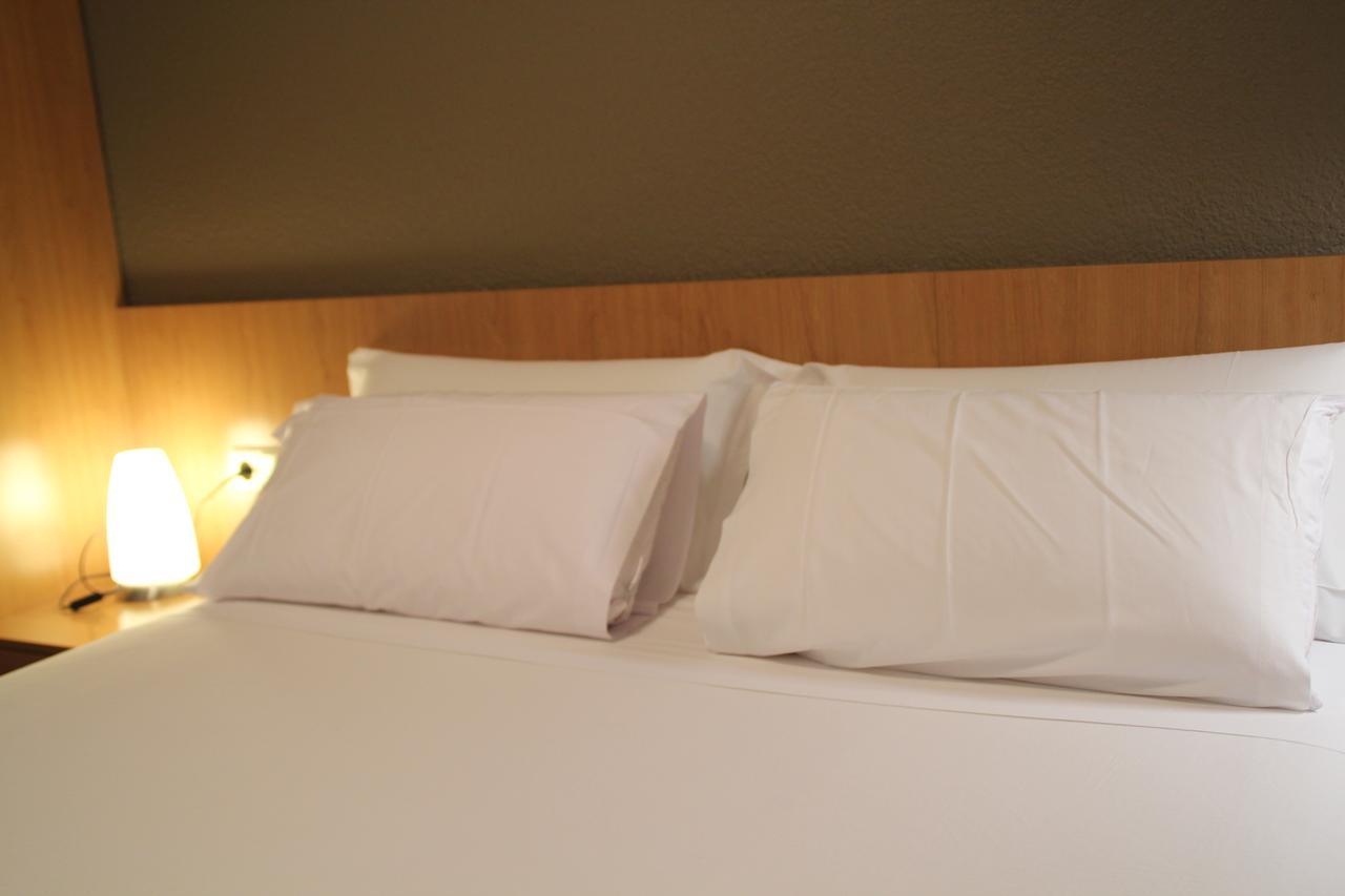 Hostal Abodi ปัมโปลนา ภายนอก รูปภาพ